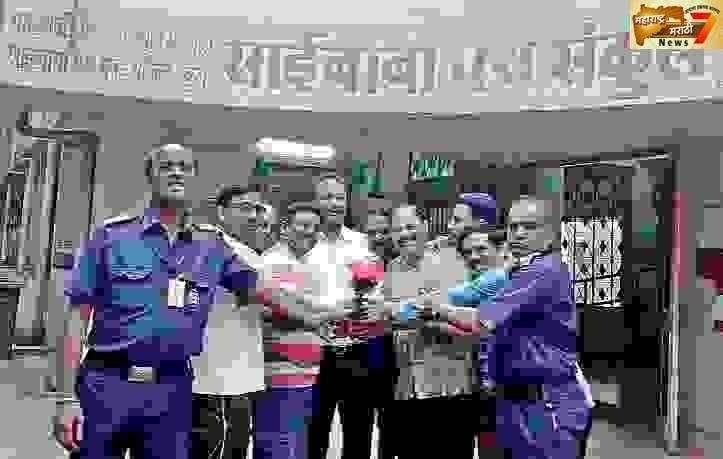 क्रीडा प्रशिक्षक योगेश साळवी सर यांचा पालक संघातर्फे उचीत सन्मान .....!