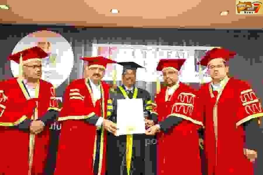 गुरुनाथ बनोटे यांना सिंगापूरमध्ये डॉक्टरेट पदवी प्रदान.....!