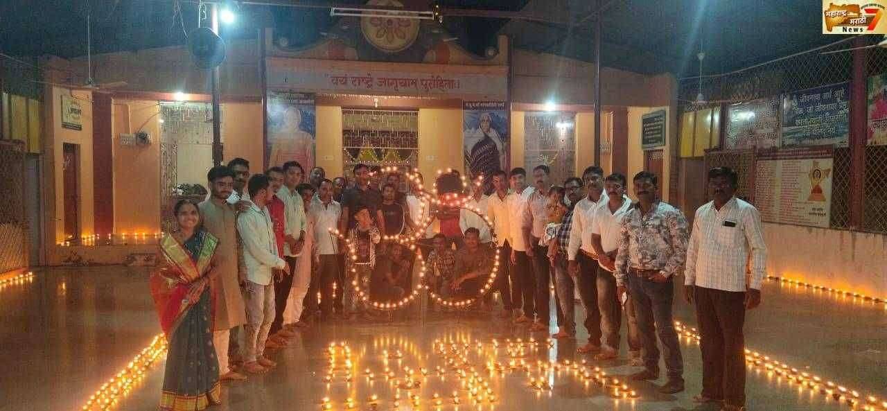 गायत्री शक्तीपीठ, चोपडा रोड, अमळनेर येथे सालाबाद प्रमाणे लक्ष्मीपूजन निमित्ताने दीपोत्सव साजरा