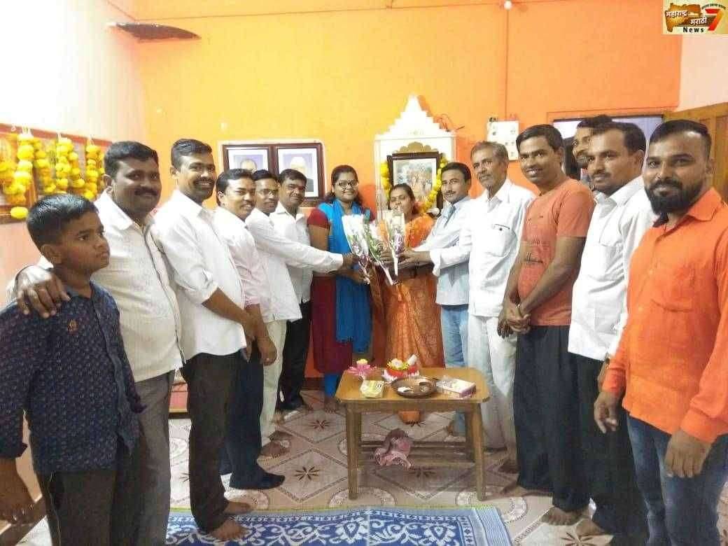 बोदवड येथे नाभिक समाजातर्फे कु.काजल संजय वाघचा सत्कार