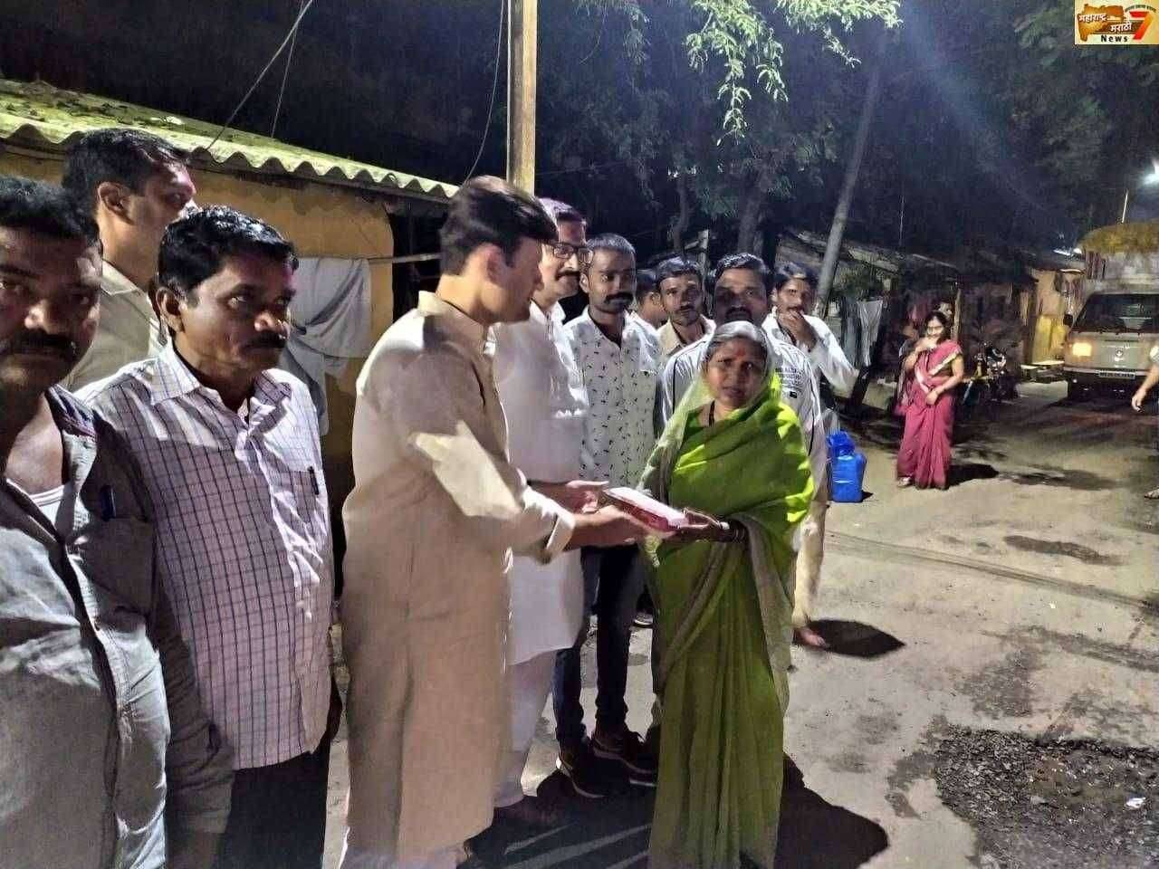 समर्जीतसिंह घाटगे यांनी केली गरीबाघरची दिवाळी गोड.