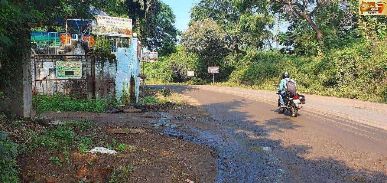 खाजगी व्यवसायीकाचे घाण पाणी बऱ्हाणपूर- अंकलेश्वर महामार्गावर
