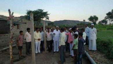 डोंगर पाचेगाव येथील वादळी वारे व पावसाने पडलेल्या घरांची ज्येष्ठ नेते गणपतराव देशमुख यांनी केली पाहणी....