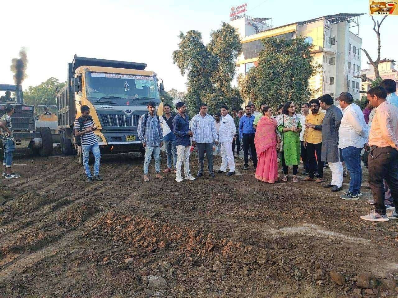 खासदार उन्मेश पाटील, महापौर ना. सीमाताई भोळे यांच्या उपस्थितीत खड्डे डागडुजीचा शुभारंभ.