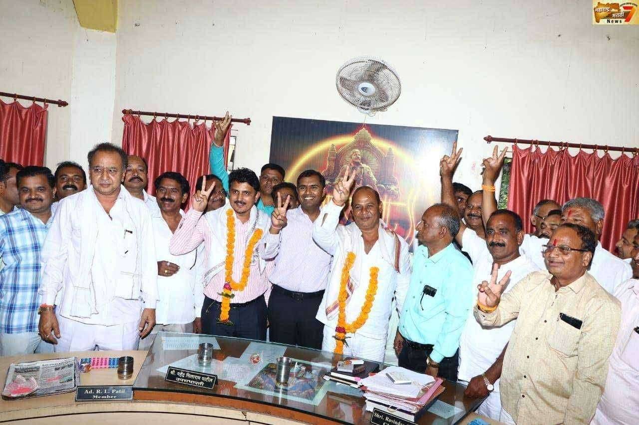 चाळीसगाव कृषी उत्पन्न बाजार समितीच्या सभापती पदी सरदारशेठ राजपूत तर उपसभापती पदी किशोर भिकनराव पाटील यांची बिनविरोध निवड