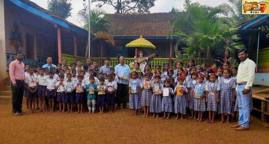 बालदिनानिमित्त ऊर्जा क्रिएशन आजरा यांच्यामार्फत विद्यामंदिर साळगाव शाळेला पुस्तके भेट.