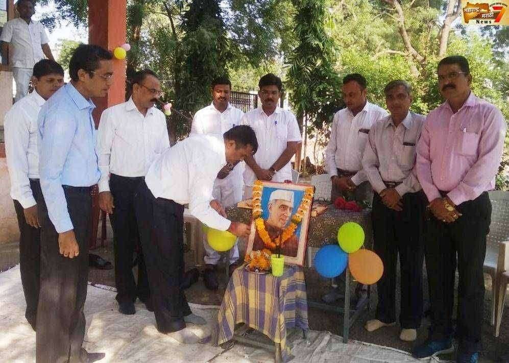 सरस्वती विद्या मंदिर शाळेत बालदिनाचे औचित्य साधून अमळनेर न्यायालयाचे न्यायाधीशांनी विद्यार्थ्यांशी साधला सवांद