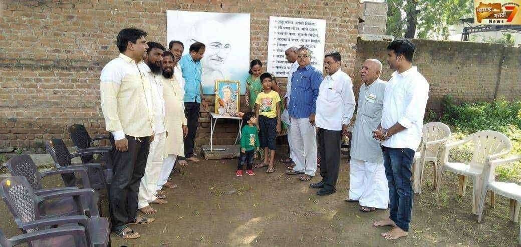 स्व इंदिरा गांधी यांच्या जयंतीनिमित्त अभिवादन