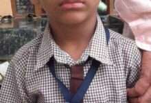 फी साठी चिमुकल्याला वर्ग खोलीत डांबले... गटशिक्षणाधिकारी यांच्याकडे पालकांची तक्रार...