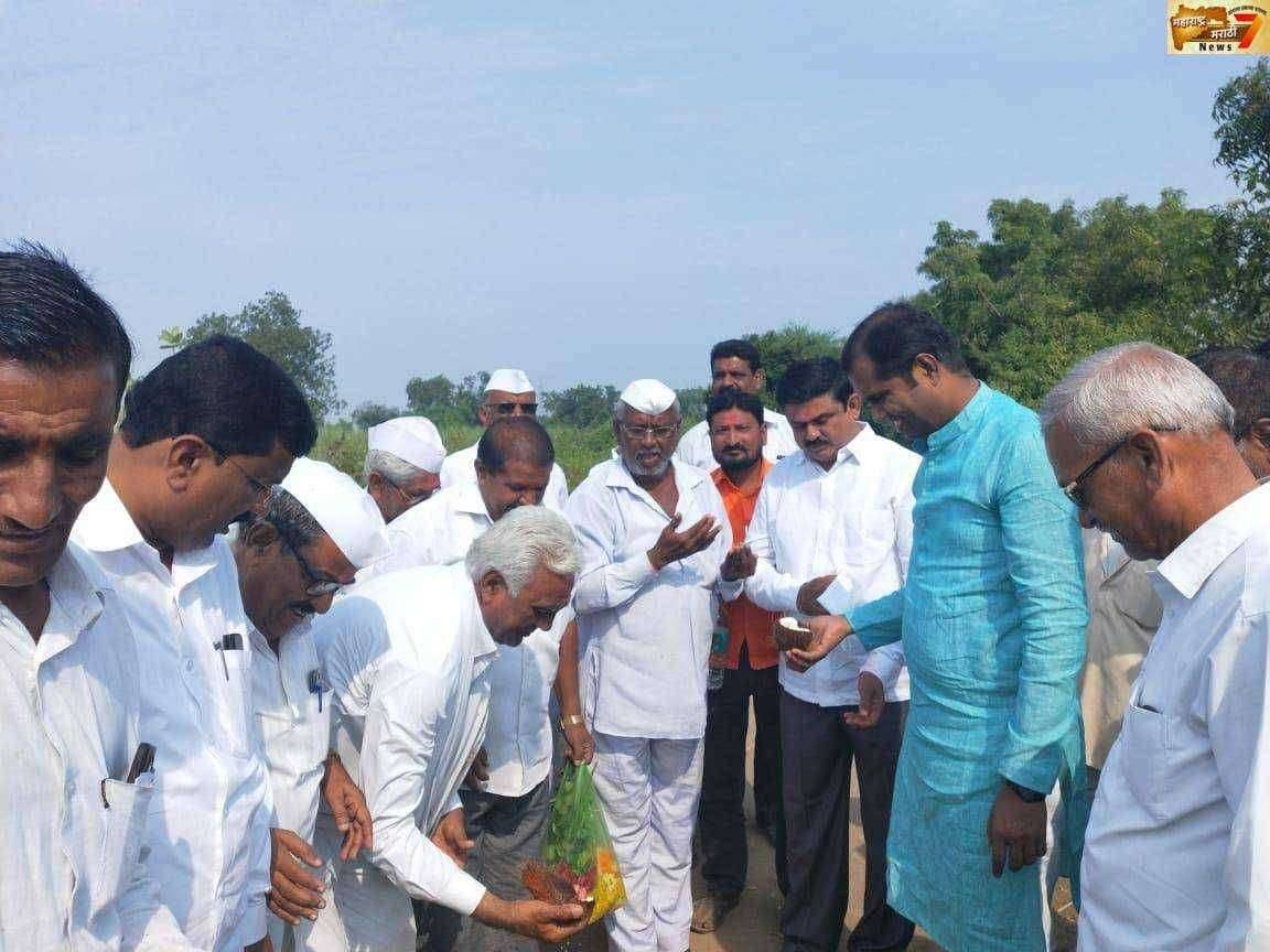 वाकडी ते मुंदखेडे रस्त्याचे आमदार मंगेशदादा चव्हाण यांच्याहस्ते भूमिपूजन,