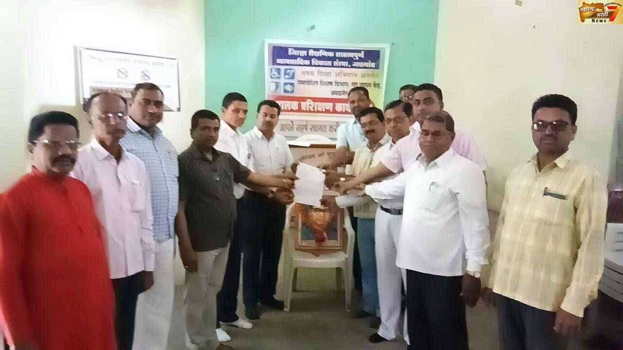 28 नोव्हेंबर महात्मा फुले यांचा स्मृती दिन शिक्षक दिवस म्हणून साजरा करा ओबीसी शिक्षक असोसिएशनचे गट शिक्षणाधिकारी यांना निवेदन