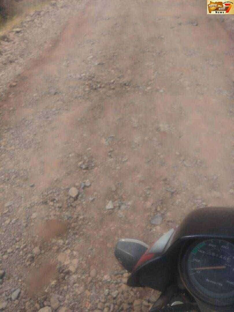 देऊळगाव येथे जि मार्ग २ ते बदर वस्ती पर्यंतच्या रस्त्याचे काम अधिकाऱ्याच्या आशीर्वादाने निकृष्ठ दर्जाचे..आंदोलनाचा इशारा