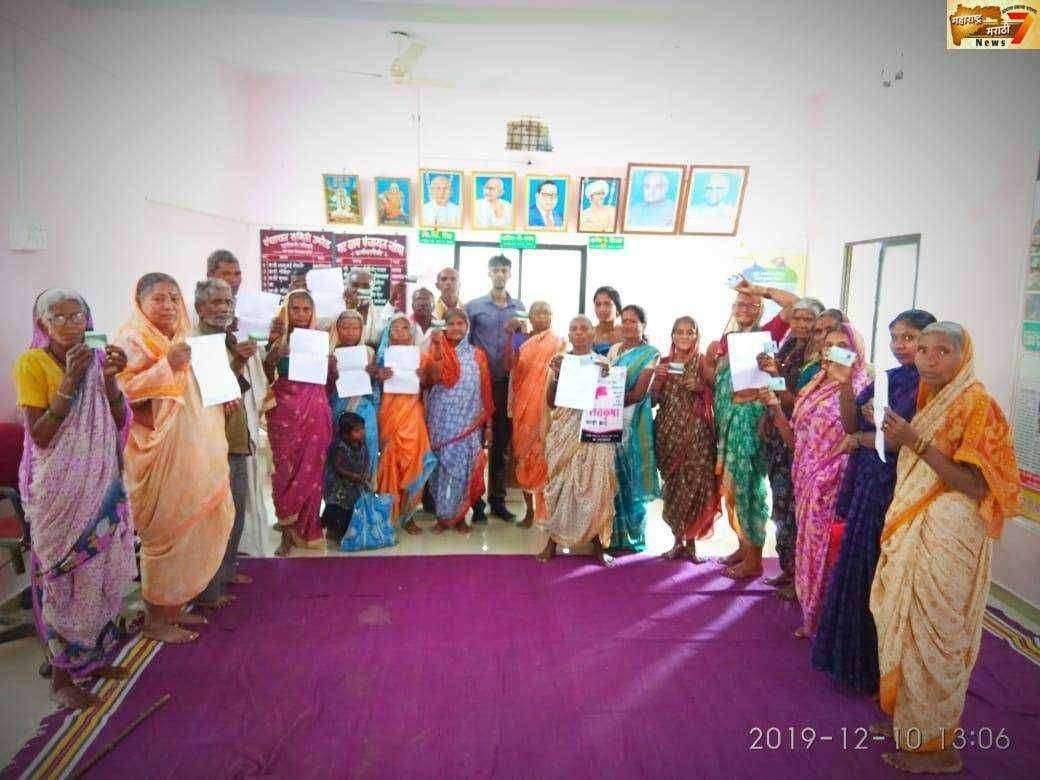 चांपा येथे सरपंचाच्या पुढाकाराने ज्येष्ठांना मिळाले एसटीचे ‘स्मार्ट कार्ड’