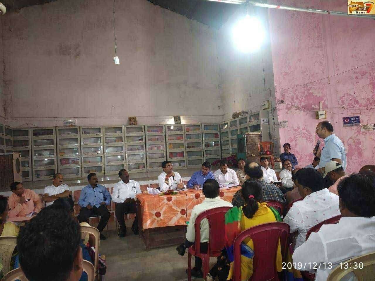 चिमूर विकास आढावा सभा आमदार बंटीभाऊ भांगडीया यांनी काही अधिकाऱ्यांना धारेवर धरले