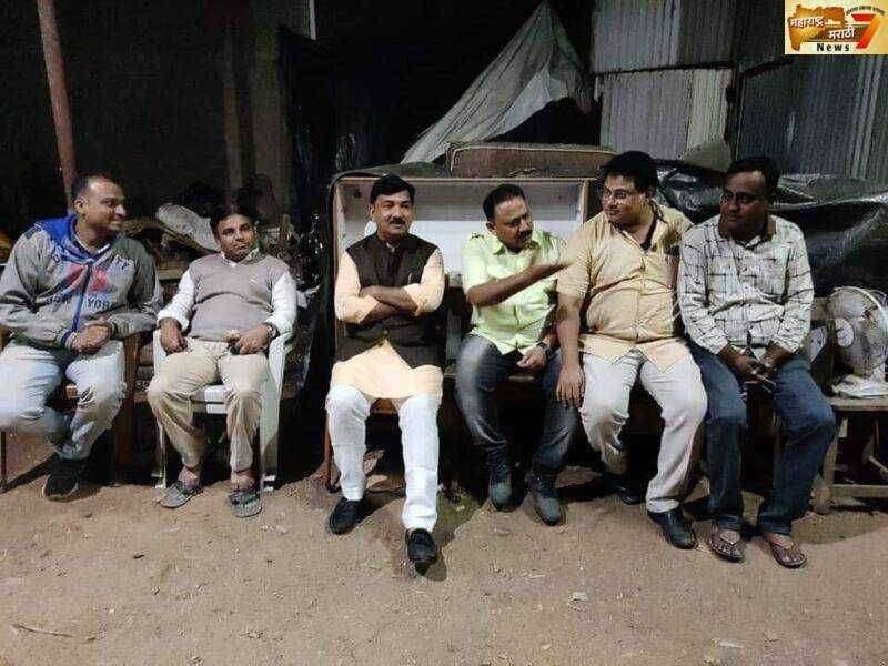 खासदार उन्मेश दादांच्या भेटीने तोफगाडे निर्मितीकार अजय जोशींना आनंदाश्रू