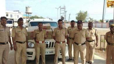 चिमूरच्या उमा नदीजवळ देशी दारू पकडली ,ठाणेदार धुळे ची कारवाई