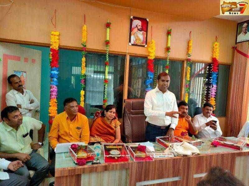 पंचायत समिती सभापती सौ.स्मितलताई दिनेश बोरसे यांच्या संकल्पनेतून सन्माननीय सभापती यांच्या फोटो प्रतिमा व स्वागत कमान अनावरण