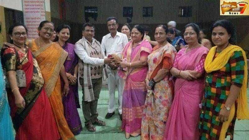 मराठा महीला मंचच्या वतीने ईश्वर महाजन यांचा सन्मान
