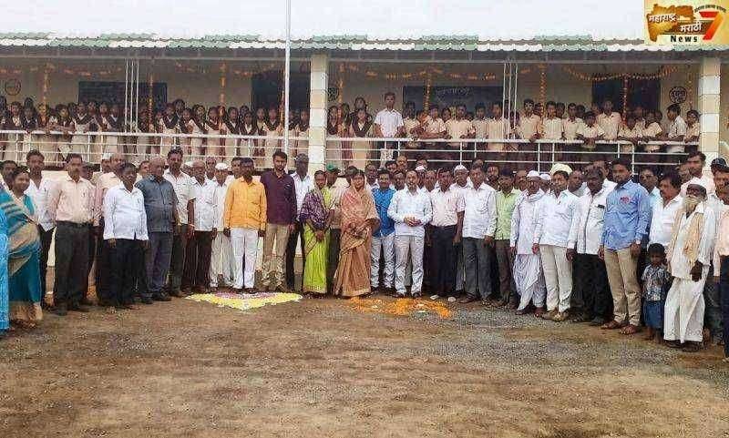 लेंगरेवाडी येथे न्यू इंग्लिश स्कूलच्या इमारतीचे उद्घाटन