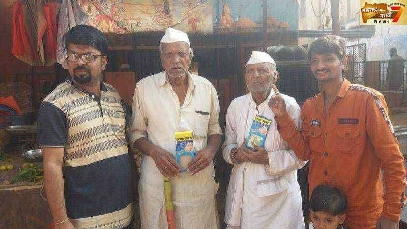 सुरगाणा शहरात मोफत गरजूंना कानाचे मशीन वाटप