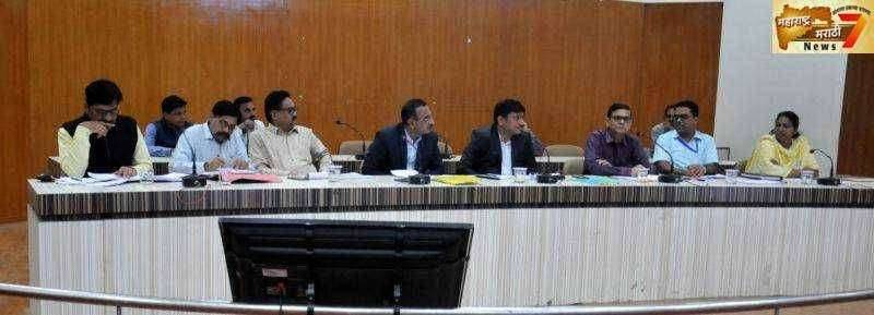 विहित कालावधीत कामे पूर्ण न करणाऱ्या कंत्राटदारांचा समावेश काळ्या यादीत करावा -जिल्हाधिकारी डॉ. अविनाश ढाकणे