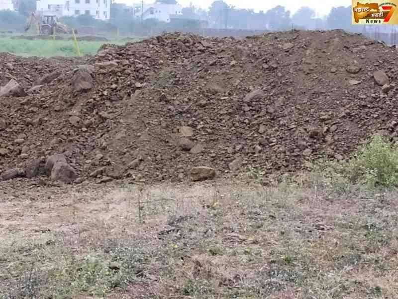 महाराष्ट्र मराठी 7 बातमीचा दणका...अनधिकृत बांधकाम आणि अवैध गौण खनिज साठवण बातमी ला मिळाला न्याय..तहसीलदार यांनी बांधकाम व्यावसायिकास काढली नोटीस