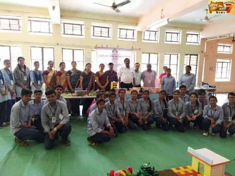 धनाजी नाना कनिष्ठ महाविद्यालय फैजपूर येथे  commerce exhibition