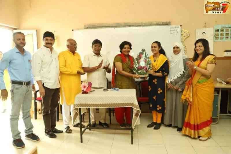 विद्यार्थींनी धाडसी स्वप्न बघून आपले भविष्य उज्वल करावे – उज्वला मांडवकर