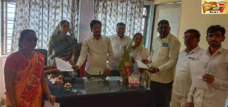 पशुसंवर्धन विभाग पंचायत समिति बोदवड मार्फत नविन्यपूर्ण योजना अंतर्गत लाभार्थ्यांना वाटप