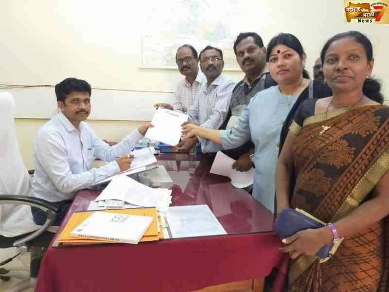 चंद्रपूर येथील आदिवासी महिलेला मारहाण केल्याच्या विरोधात निवेदन