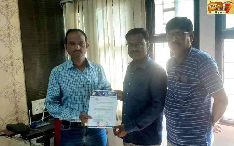 लोणंद शहरातील प्रलंबित पिण्याच्या पाण्याची टाकी उभारणीसाठी शोले स्टाईलने आंदोलने करणेचा दिला इशारा