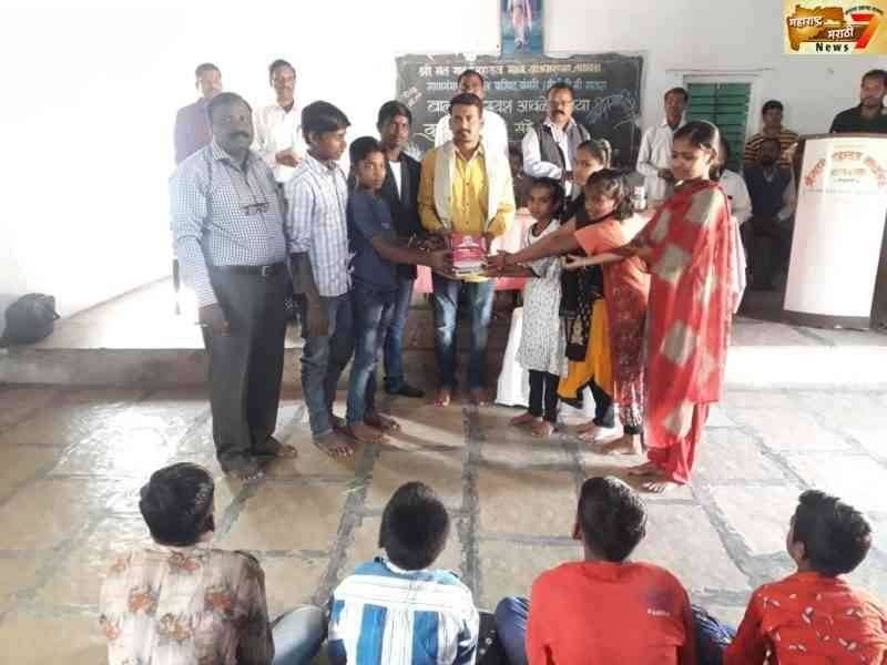 युवा स्पंदन कवी संमेलन व खाऊ वाटप कार्यक्रमाचे आयोजन