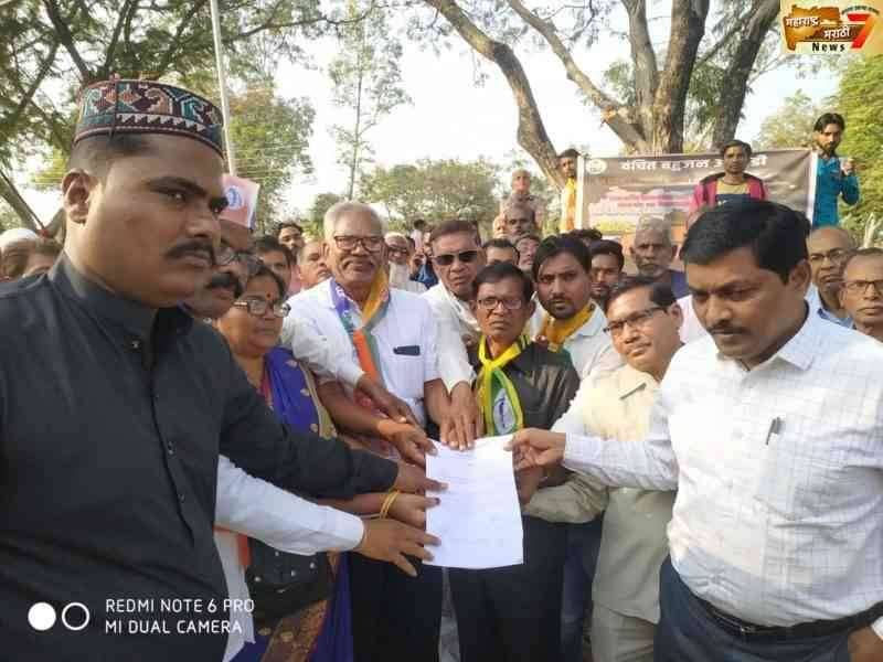 एनआरसी विरोधात वंचित आघाडी ने दिले उपविभागीय अधिकारी यांना दिले निवेदन