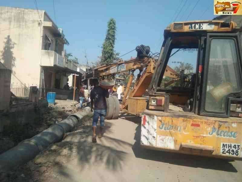 लोणंद शहरातील नगरपंचायत मार्फत प्रभाग नंबर 14 मध्ये बंदिस्त गटार युद्धपातळीवर कामकाज चालू