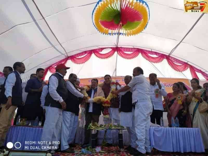 विद्यार्थ्याचे कोतूक करायला आलो ना विजय वडेट्टीवार