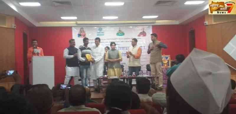 स्वामी विवेकानंद युवा पुरस्कार व जिजाऊरत्न पुरस्कार देऊन जयंती साजरी