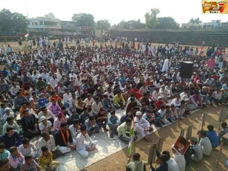 संविधान बचाव देश बचाव सी ए ए,एन पी आर,एन आर सी रद्द करण्यासाठी आज फैजपूर येथे संविधान बचाव कृती समिती तर्फे धरणे आंदोलन