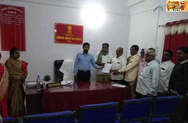 पिक विमा योजनेच्या जाचक अटिंविरोधात फैजपूर येथे शेतकरी व नारीशक्ती चे निवेदन