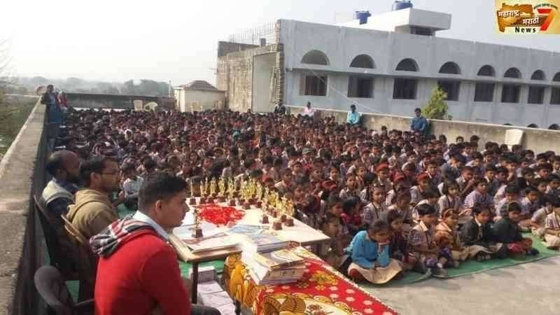आदर्श प्राथमिक शाळेत गुणगौरव समारंभ उत्साहात