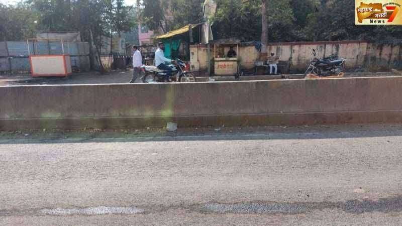 सार्वजनिक बांधकाम विभागाला लागले भिकेचे डोहाळे....गतिरोधक आणि दुभाजक यामुळे होत आहेत अपघात