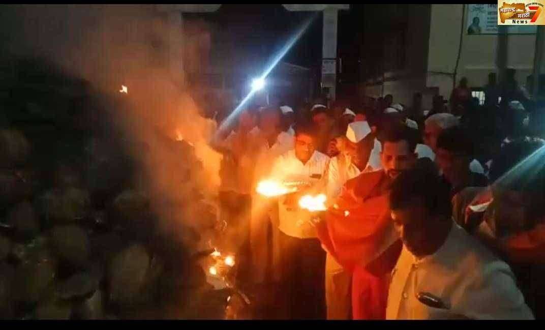 यात्रा नियोजन मंडळाच्या बैठकीनंतर कानिफनाथ गडावर महाराष्ट्रातील पहिली होळी पेटली