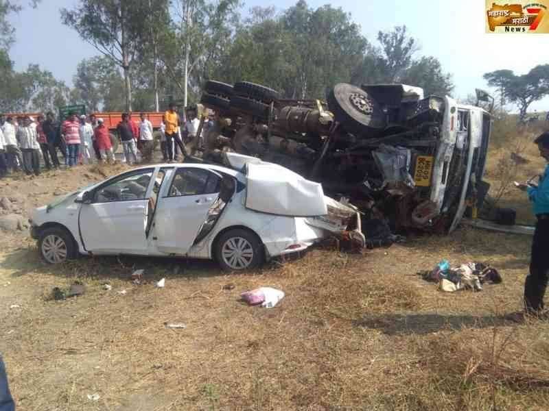खुडूस वेळापूर दरम्यान भीषण अपघात 4 ते 5 जागीच ठार