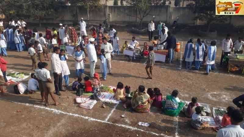 महात्मा फुलेनगर शाळेत आनंदी बाजार