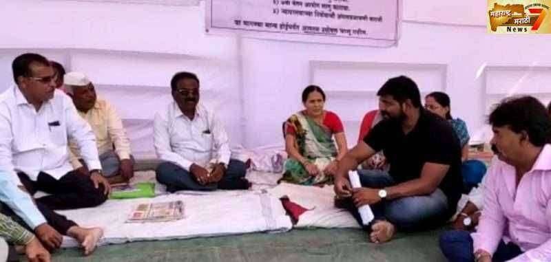 प्रलंबित मागण्यांसाठी इंदापूर नगरपरिषदेच्या कामगारांनी पुकारले आमरण उपोषण