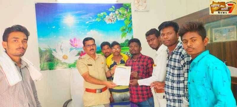 आदिवासी विकास विभाग आयुक्त यांना बरखास्त करा, आँट्रोसिटी दाखल करण्याची मागणी - आर्णी येथे उमटले पडसाद