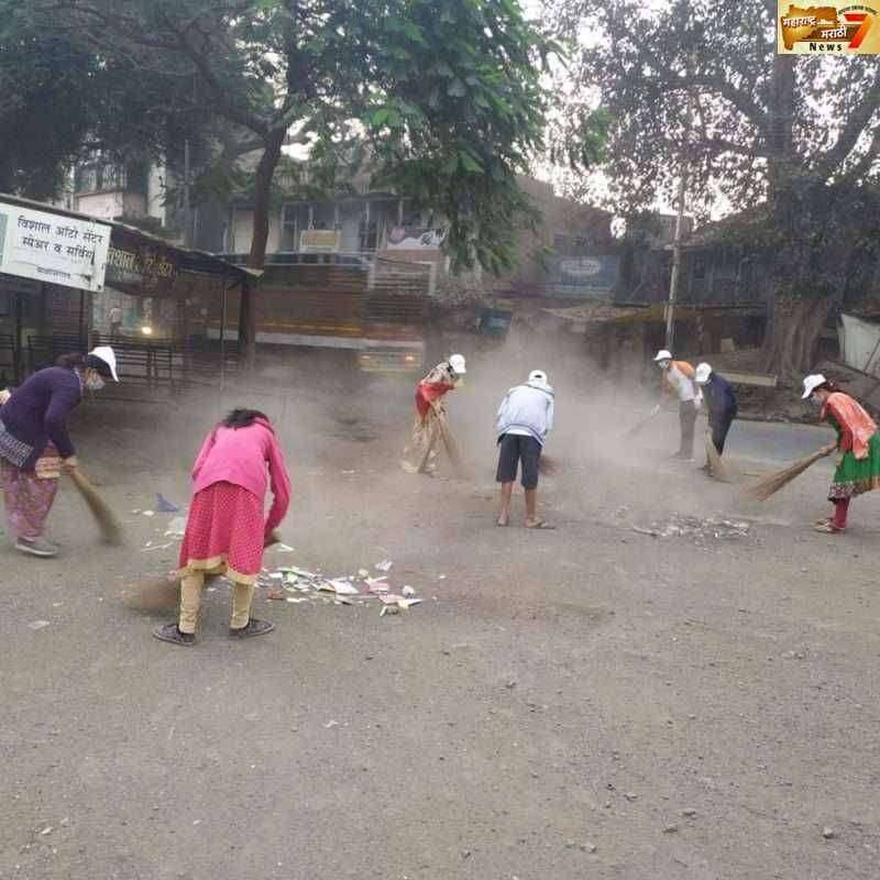 दर रविवारी स्वच्छतेसाठी सरसावते तरुणाई... पोलीस ग्राउंड, वेंडर लाईन सह तहसिल व पंचायत समिती आवाराची केली साफसफाई