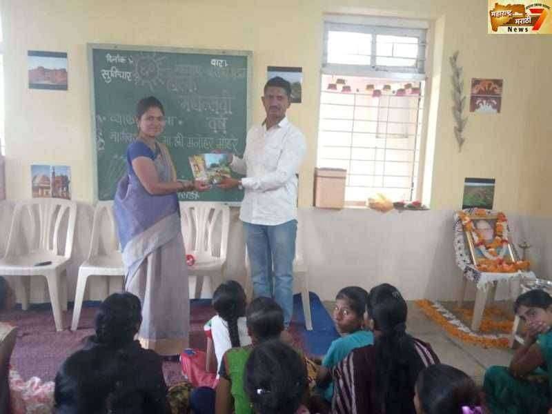 यश हे प्रयत्नांना चिकटलेले असते : मनोहर मोहरे