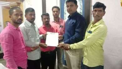 सहाय्यक प्रकल्प अधिकारी यांच्यावर अँट्रोसिटी दाखल करून निलंबित करा - आदिवासी इंग्रजी माध्यमाच्या शाळाकडे दुर्लक्ष व कामकाजात टाळाटाळ