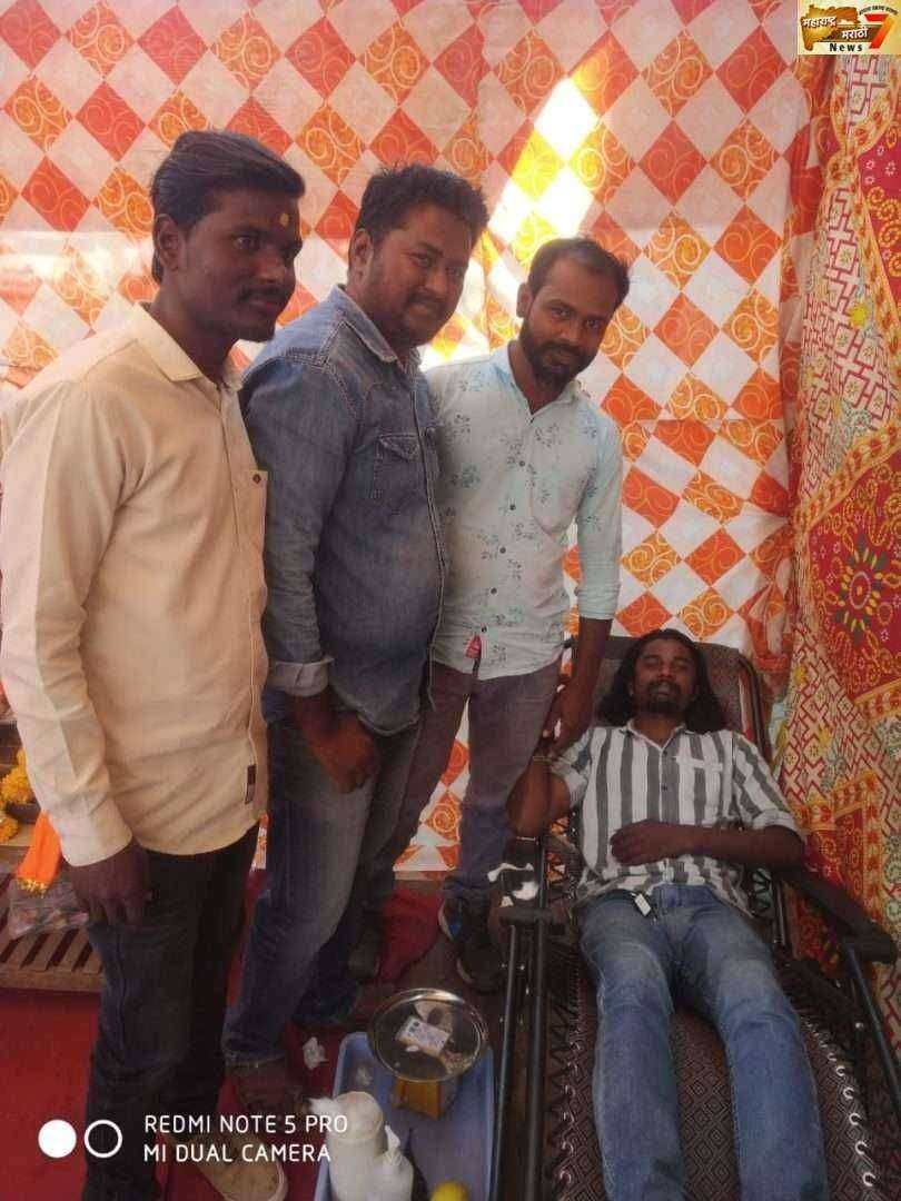रक्तदान करून छत्रपती शिवाजी महाराज यांना अभिवादन