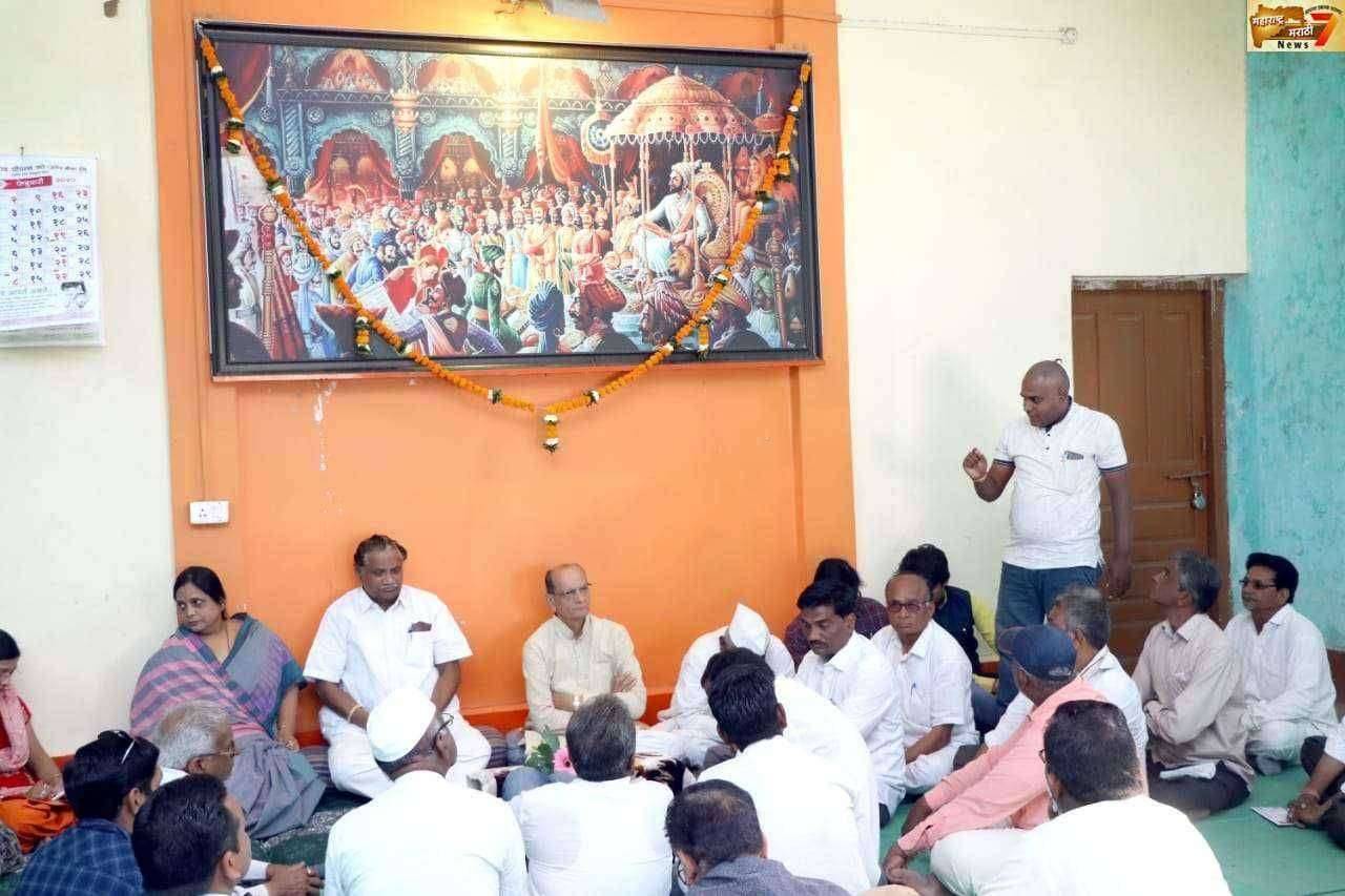 जिल्हाध्यक्ष अँड रविंद्र भैय्या पाटील राष्ट्रवादी यांच्या समोर रावेर तालुका राष्ट्रवादी कार्यकर्ते यांनी केली मनमोकळी चर्चा.....